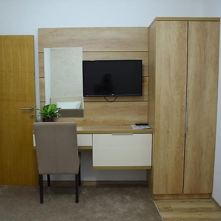 Garni Uni Elita Lux Hotel Ni Eksteriør billede
