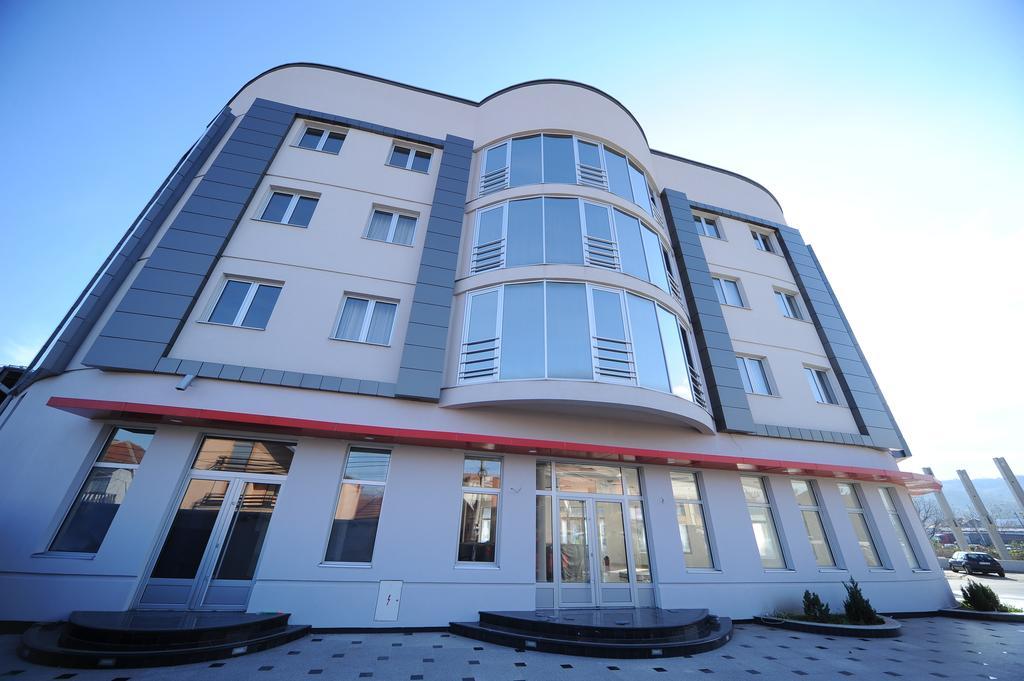 Garni Uni Elita Lux Hotel Ni Eksteriør billede
