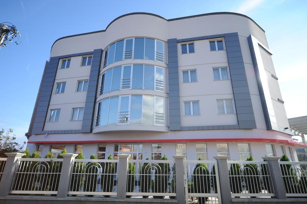 Garni Uni Elita Lux Hotel Ni Eksteriør billede
