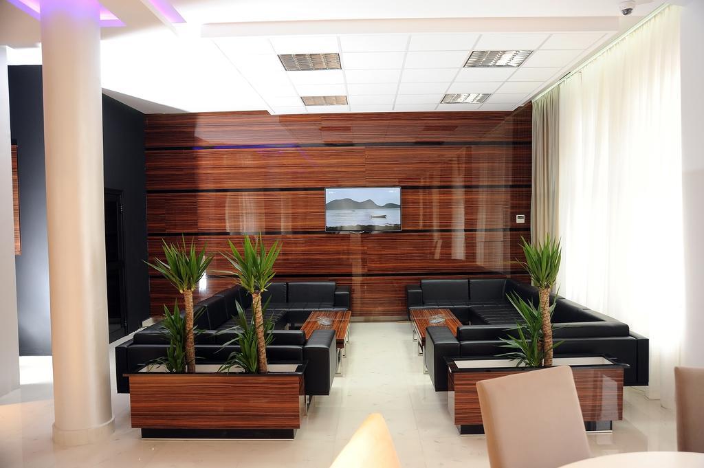 Garni Uni Elita Lux Hotel Ni Eksteriør billede