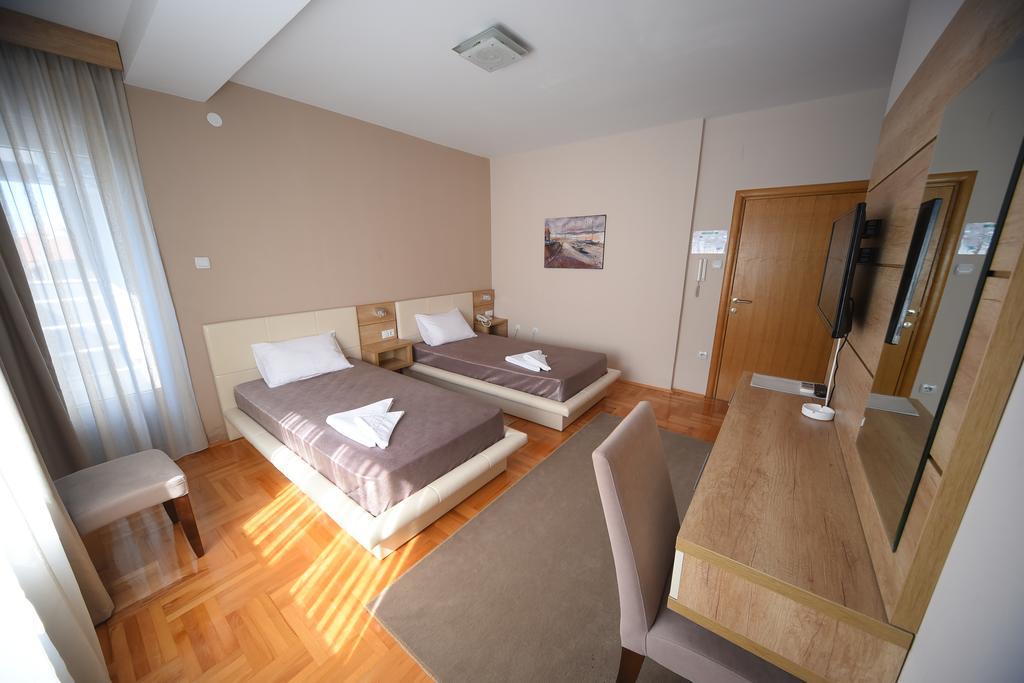 Garni Uni Elita Lux Hotel Ni Eksteriør billede