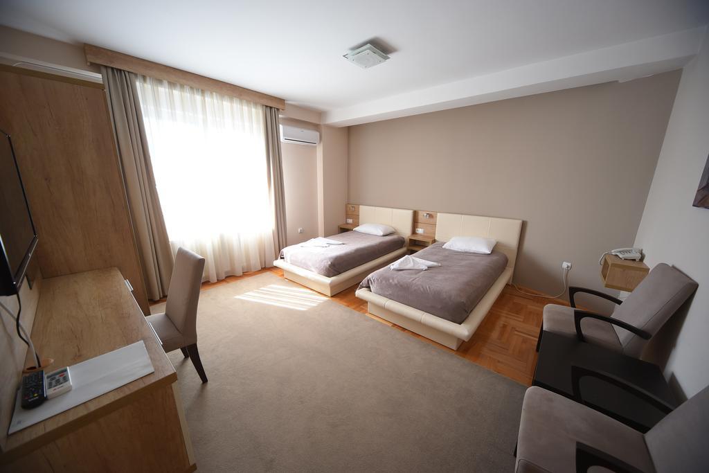 Garni Uni Elita Lux Hotel Ni Eksteriør billede