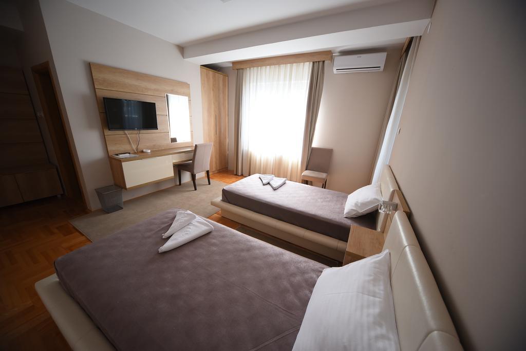 Garni Uni Elita Lux Hotel Ni Eksteriør billede