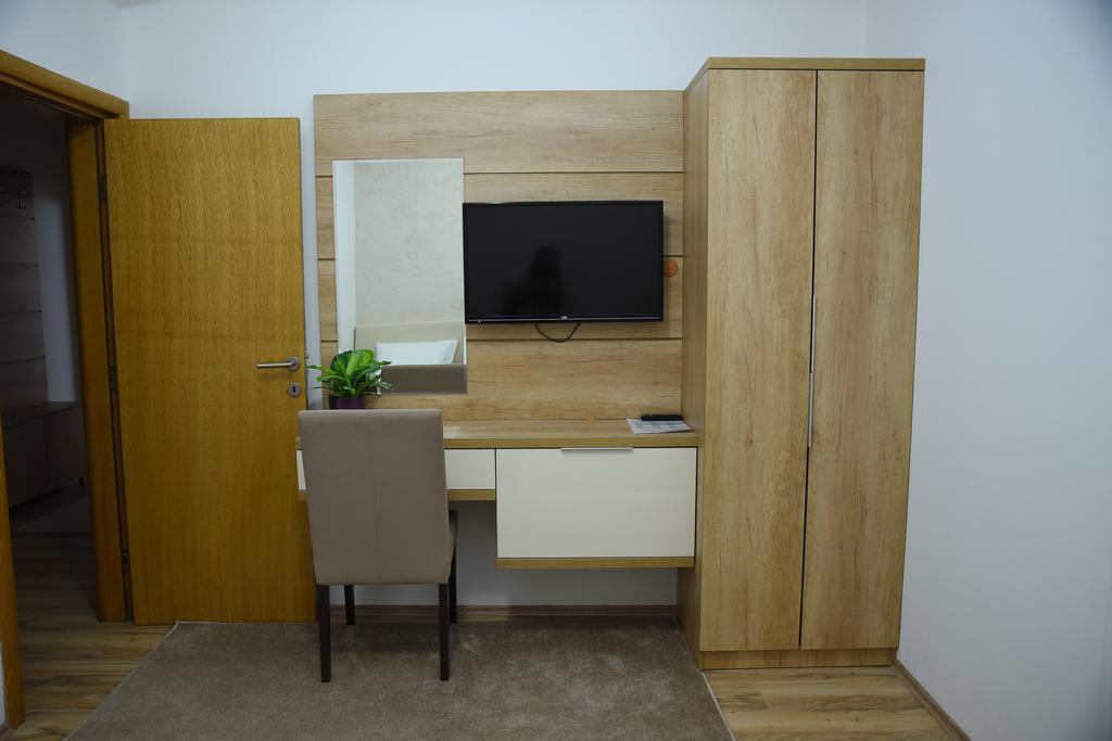 Garni Uni Elita Lux Hotel Ni Eksteriør billede