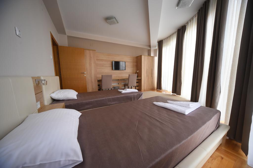 Garni Uni Elita Lux Hotel Ni Eksteriør billede