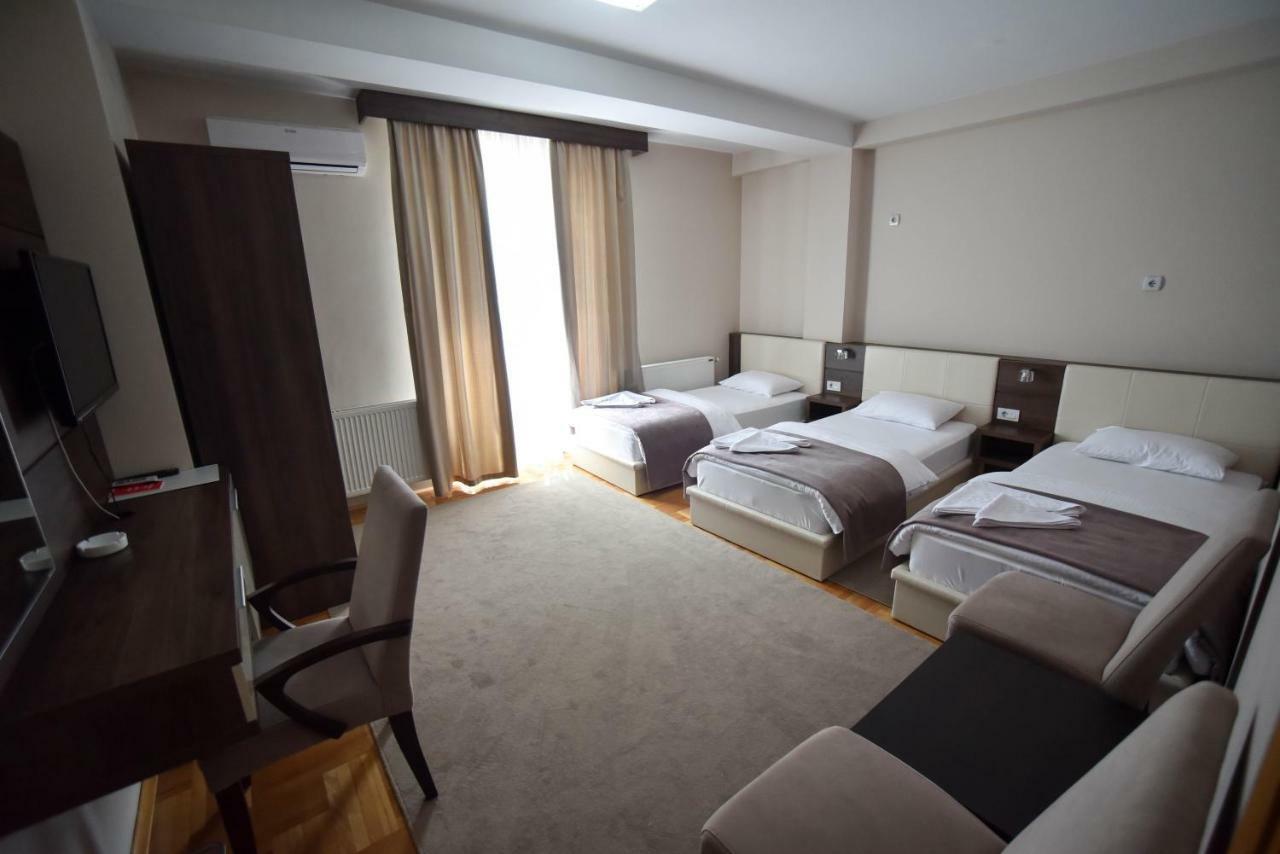 Garni Uni Elita Lux Hotel Ni Eksteriør billede